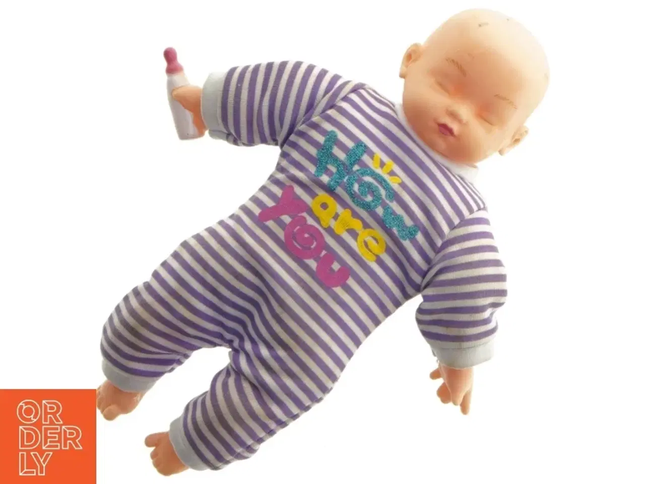 Billede 1 - Babydukkke med tøj og sutteflaske (str. 25 cm)