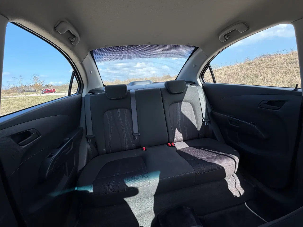 Billede 6 - Rummelig fornuftig bil