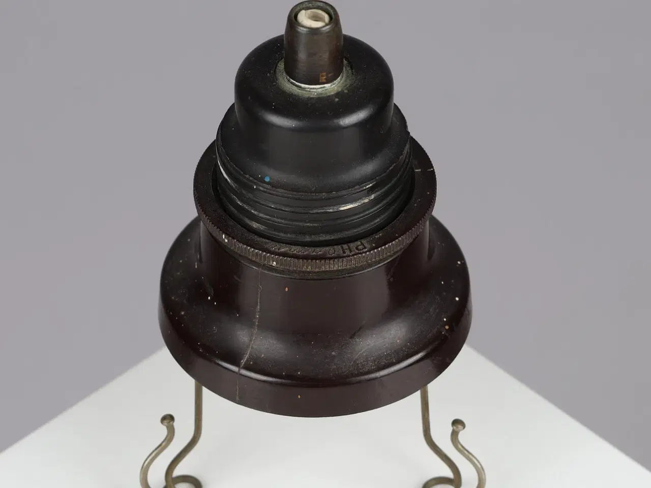 Billede 1 - PH 2/2 bakelit-fatning købes