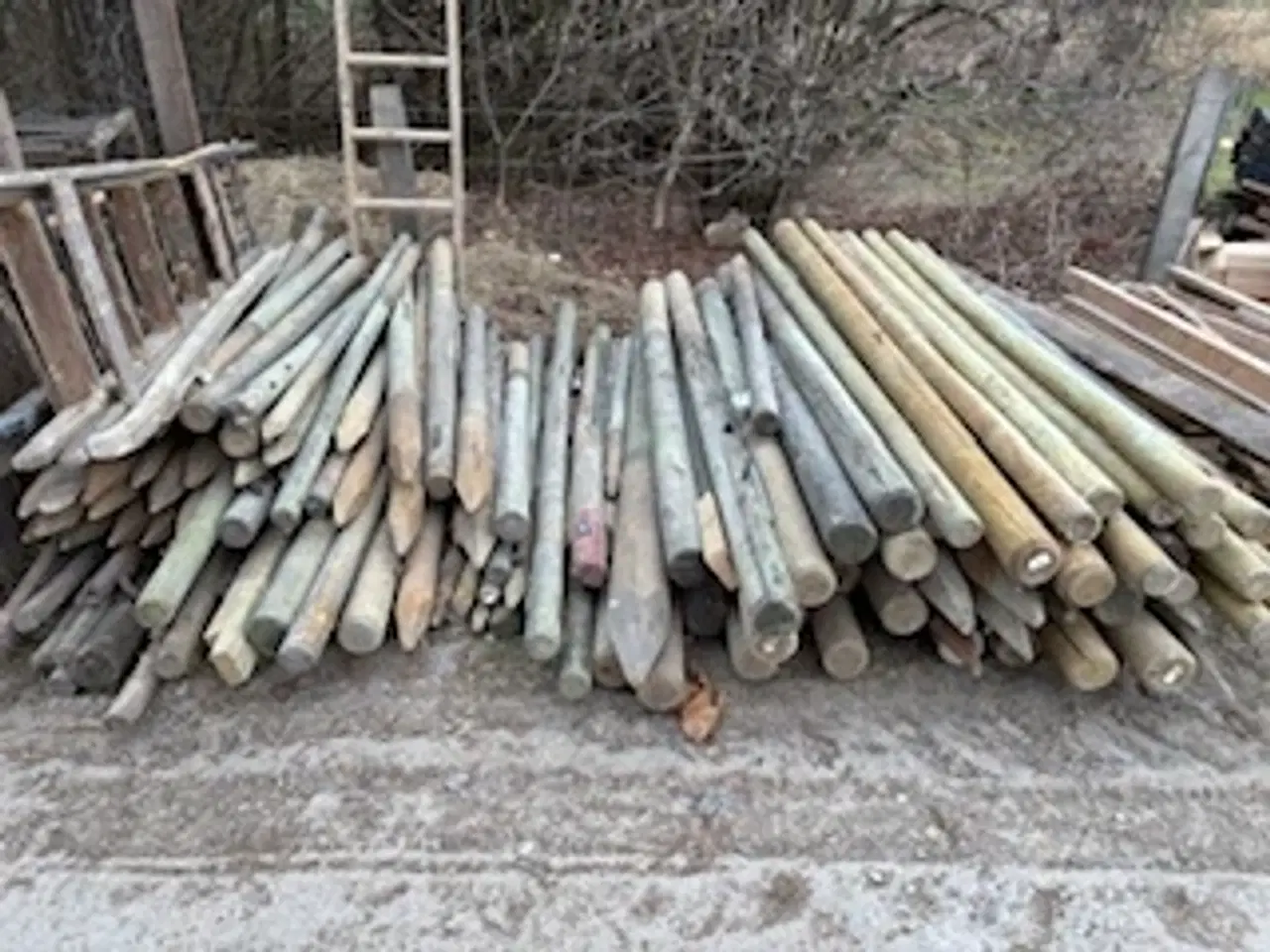 Billede 1 - Diverse træmateriel og stolper
