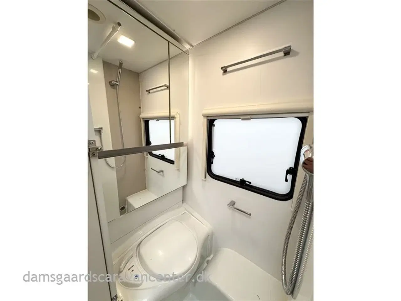 Billede 16 - 2022 - Adria Adora 593 UP   Queensbed-Gulvtemp.-Commodore 300 telt