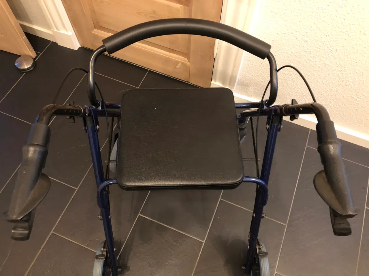 Billede 4 - Rollator med sæde