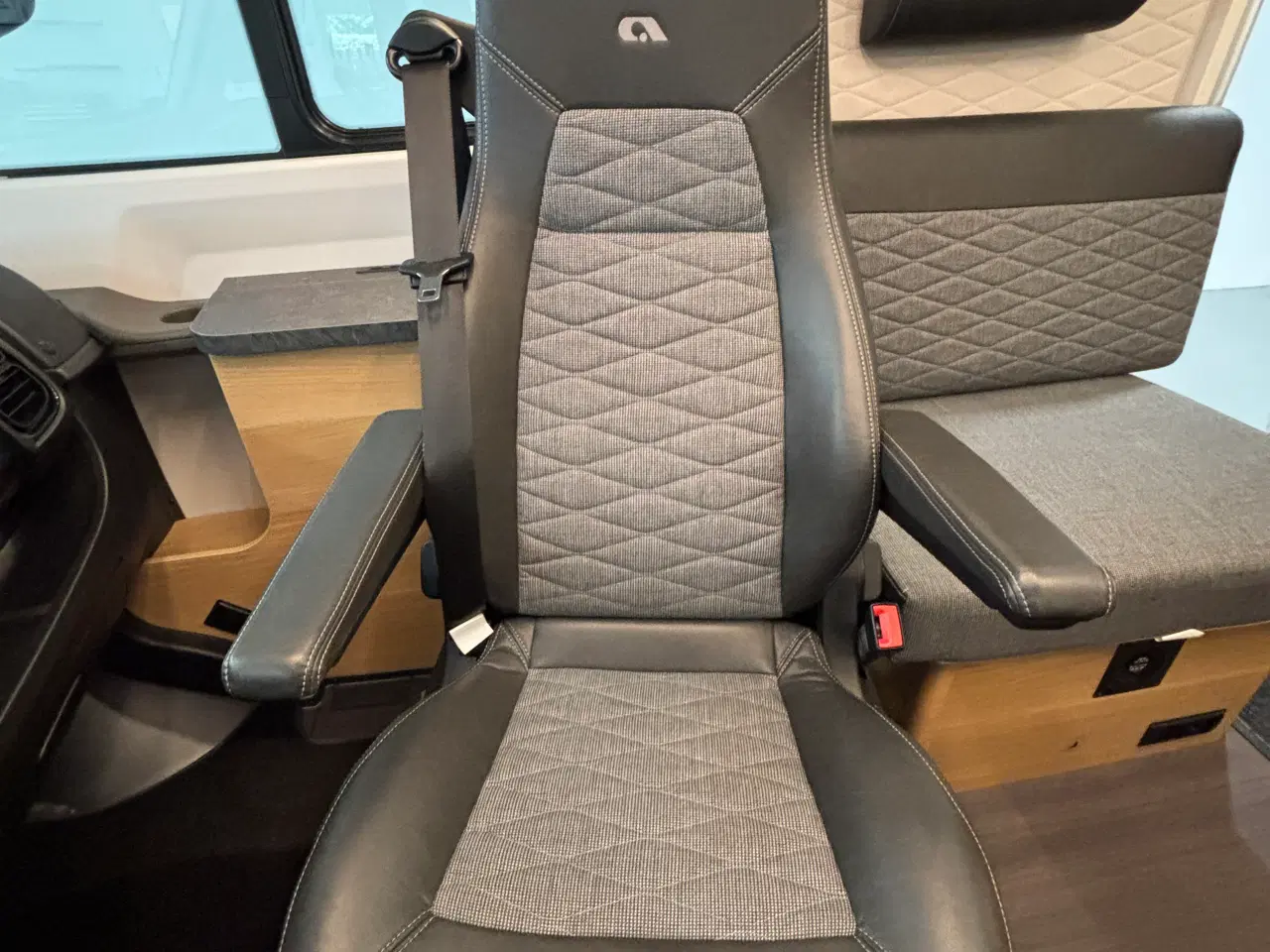 Billede 11 - Autocamper til salg - Adria Sonic I 700 SL Plus