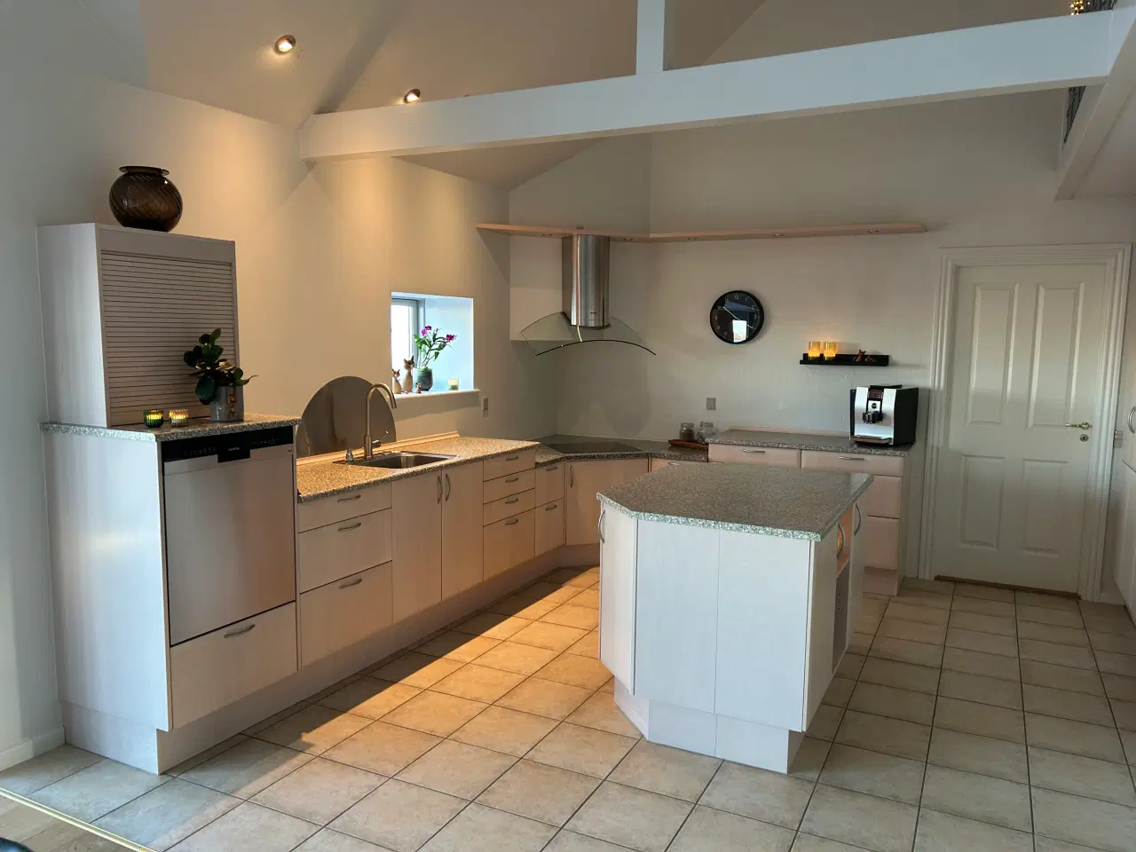 Billede 2 - Komplet Svane-køkken sælges