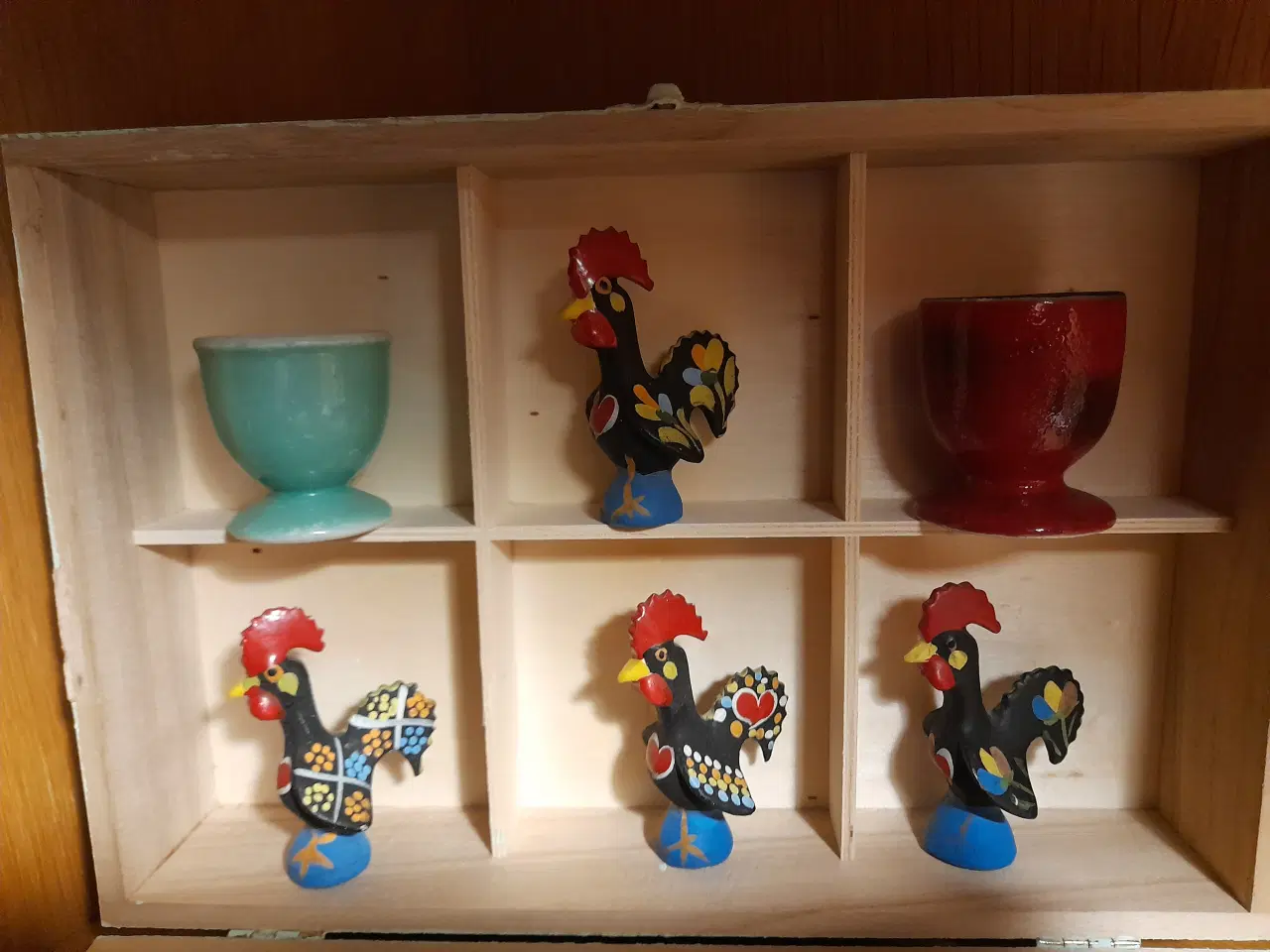 Billede 6 - Farverige Portugalhaner 4 stk +2 æggebægre