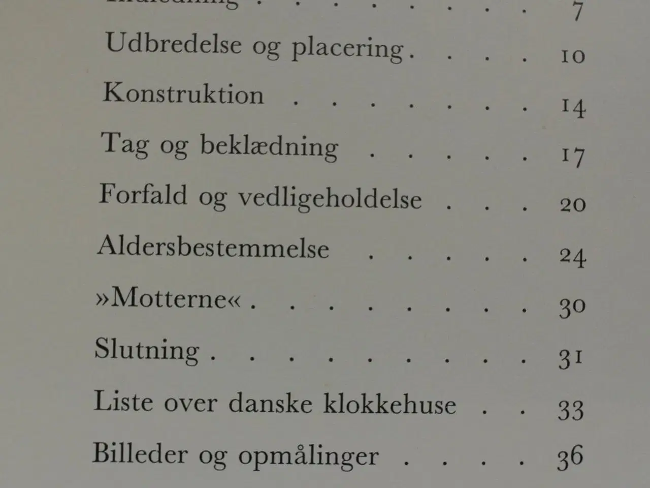 Billede 3 - tømrede klokkehuse, af elna møller med dedikation,