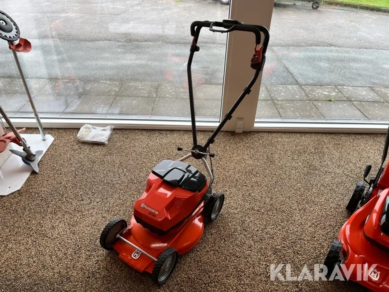 Billede 1 - Græsslåmaskine Husqvarna LB442i