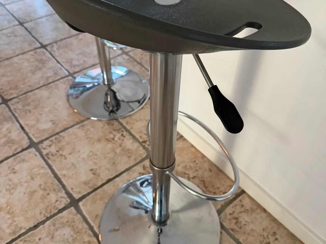 Billede 1 - Kontormøbler gives væk