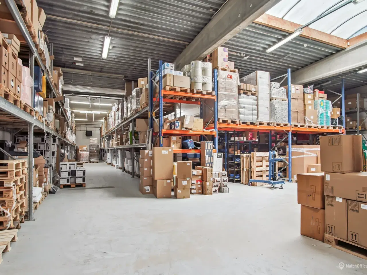 Billede 7 - Stort kombineret lager- og kontorlejemål i Vejle med 6 m loft og nem adgang til E45