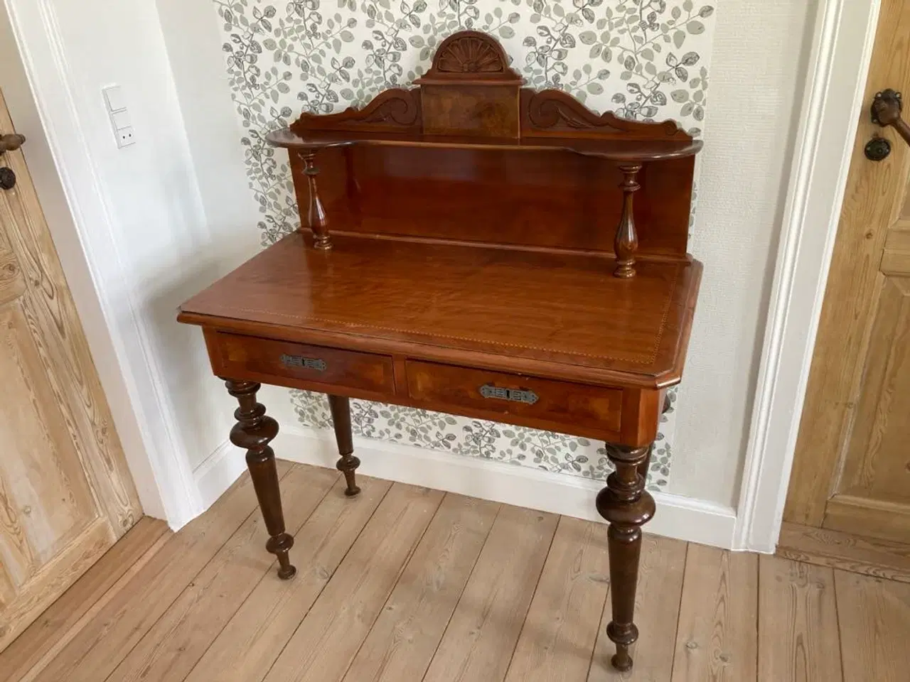 Billede 1 - Dameskrivebord fra 1880’erne