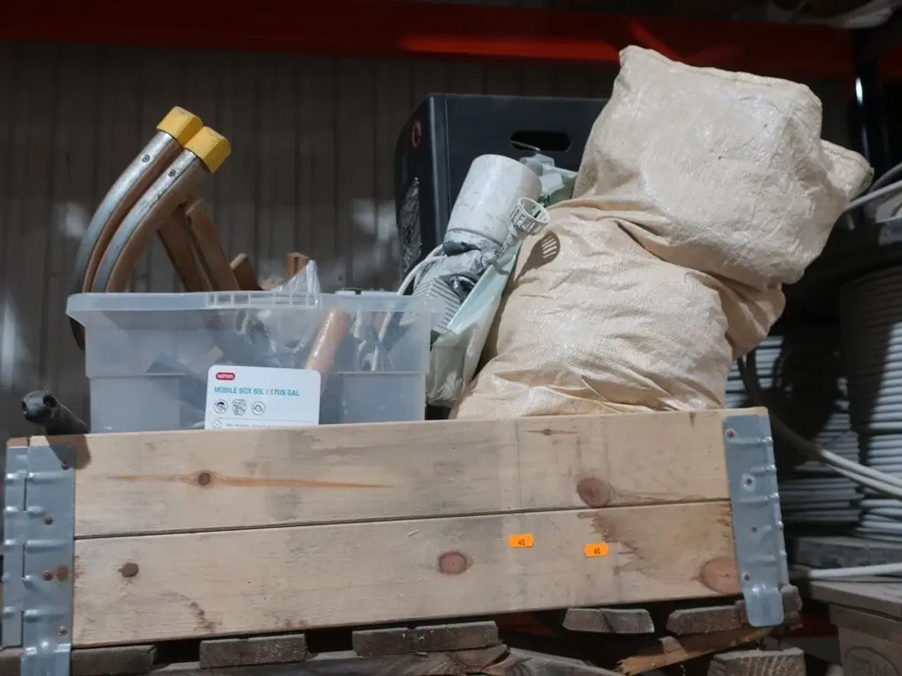 Billede 1 - Palle med varmeovn, malersprøjte m.m.