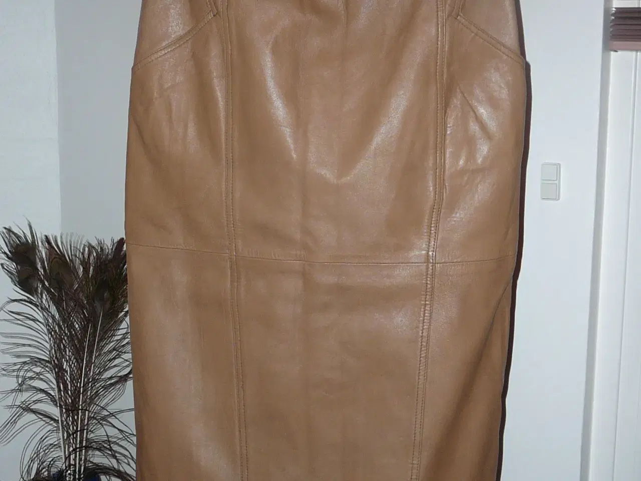 Billede 1 - Lækker læder jakke samt nederdel