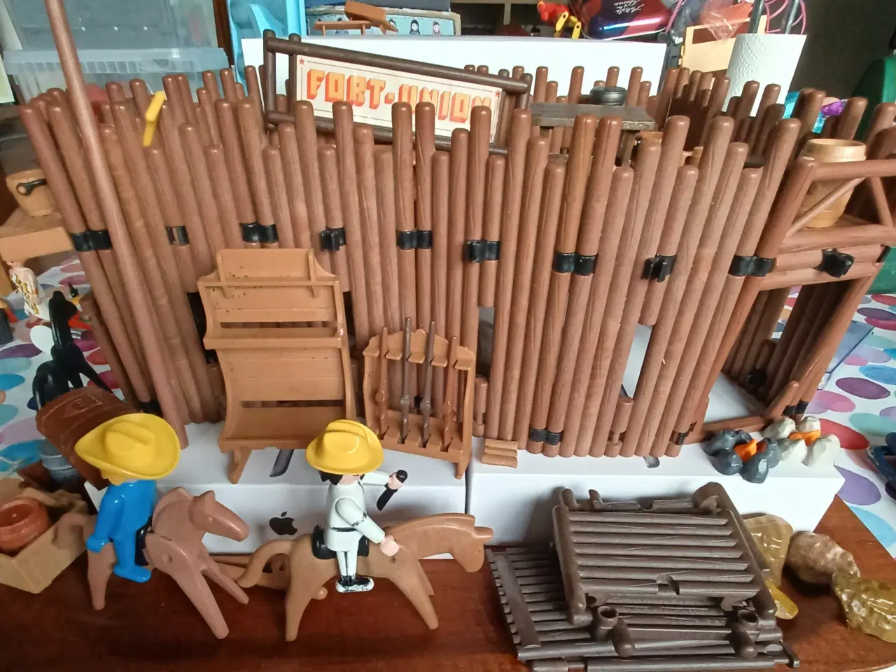 Billede 7 - Vintage Playmobil figurer samt westernfort