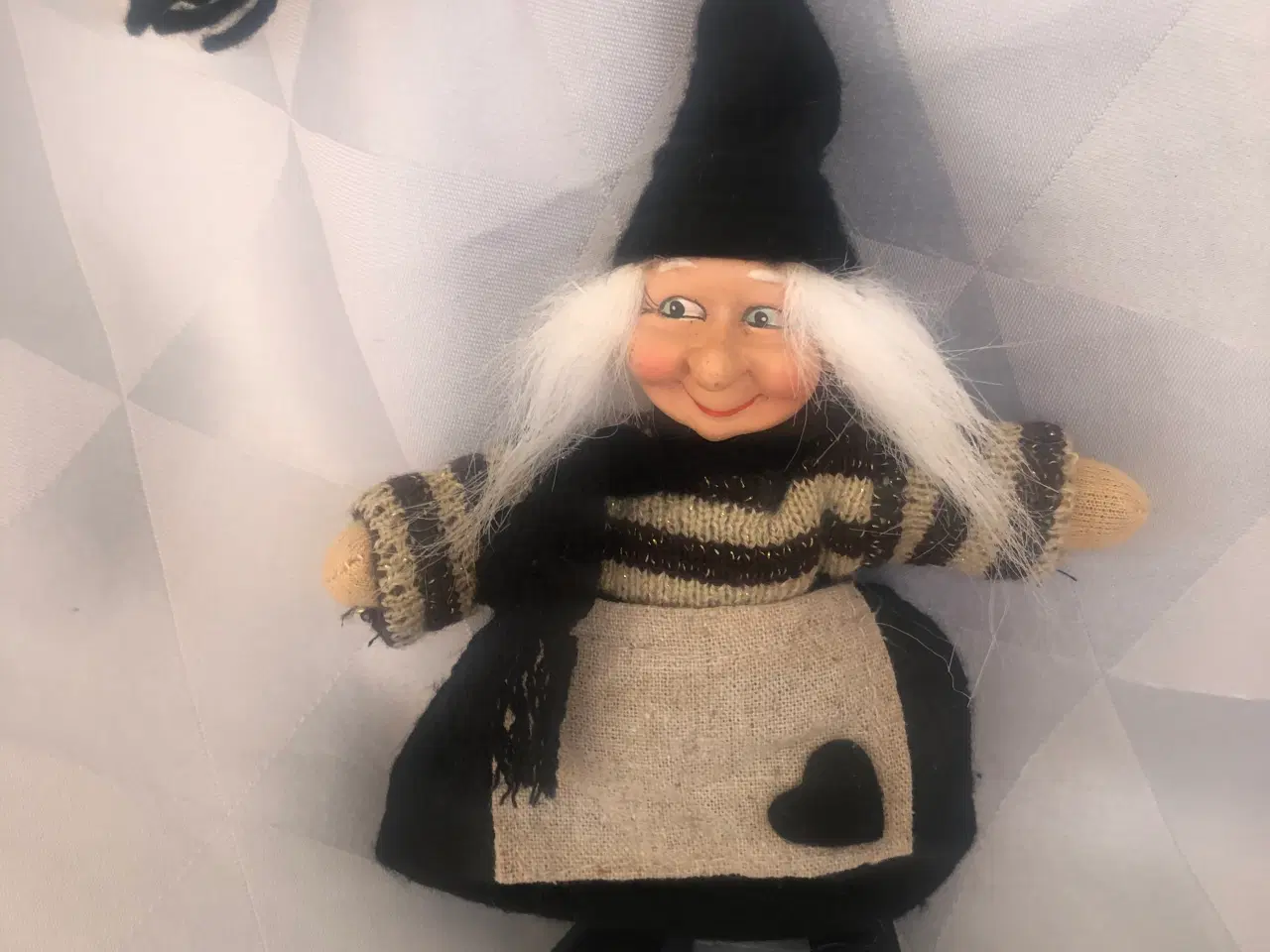 Billede 2 - Nisse heks med keramik ansigt