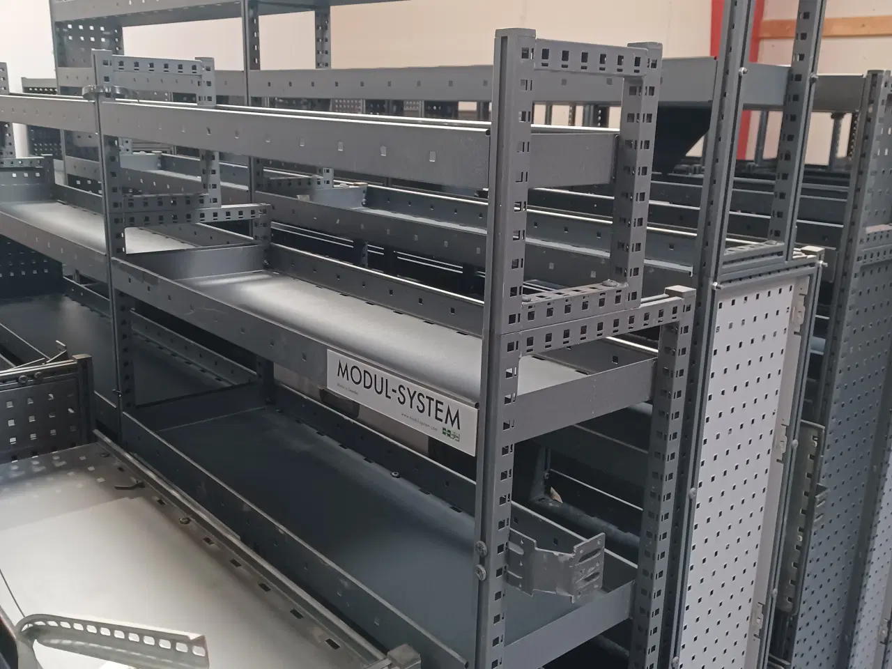 Billede 12 - varebil reoler på lageret