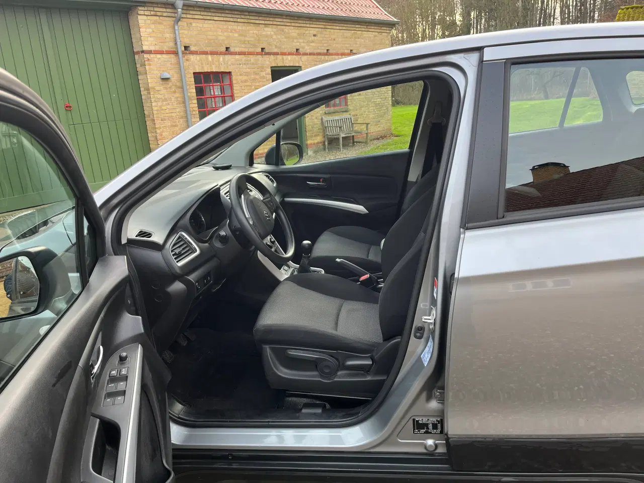 Billede 4 - Velholdt flot Suzuki S-Cross