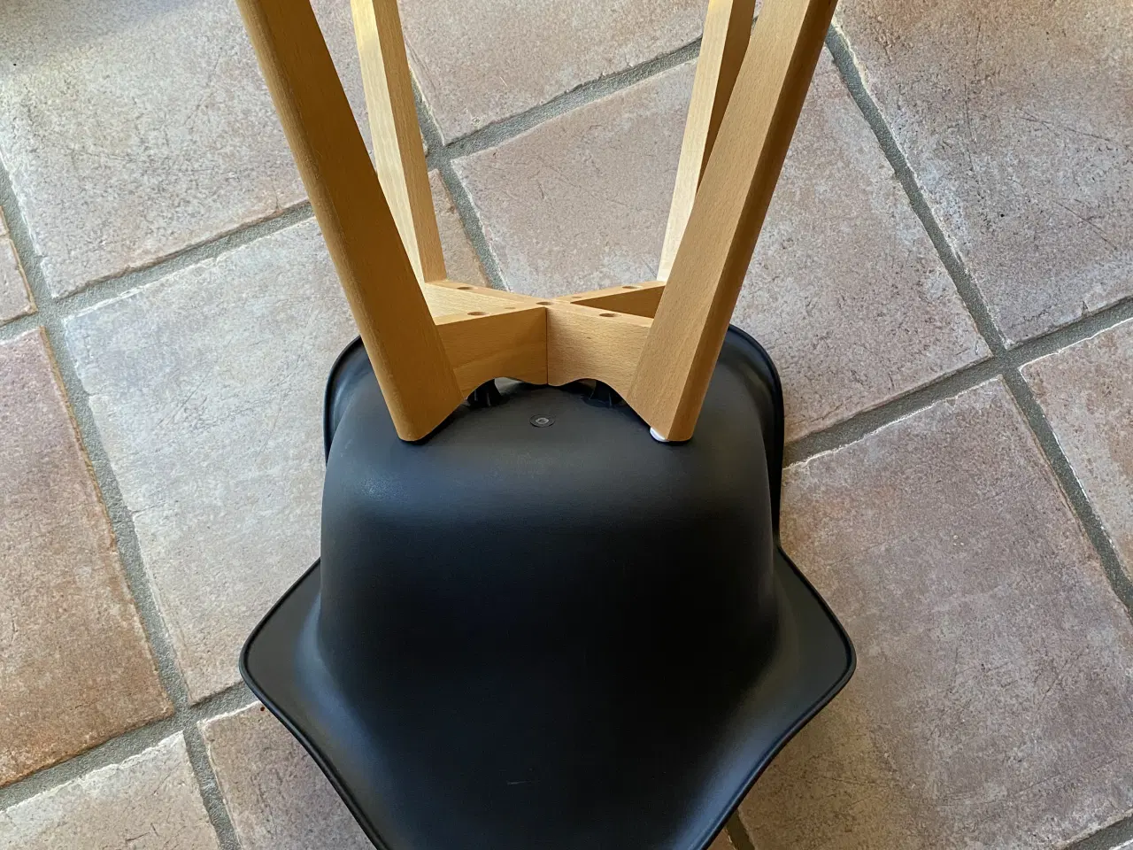 Billede 6 - 2 stole og 1 bord 