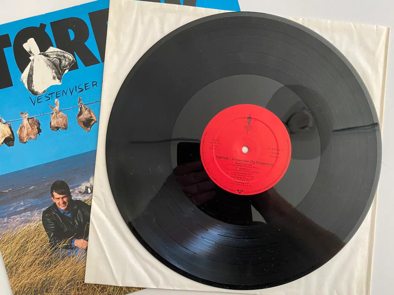Billede 2 - LP.Tørfisk ‎– Vestenviser Og Knygesang