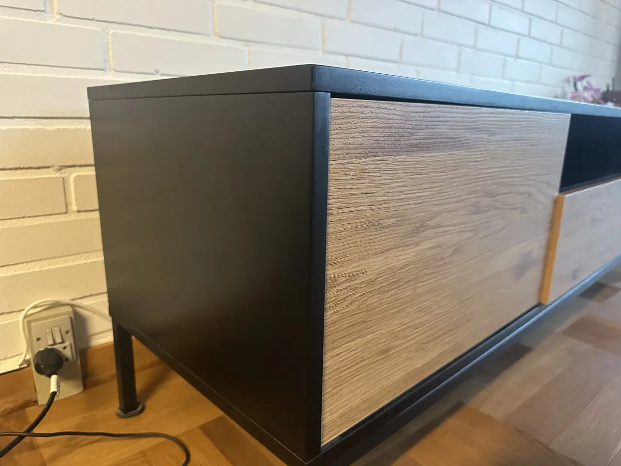 Billede 3 - Flot TV-Bord