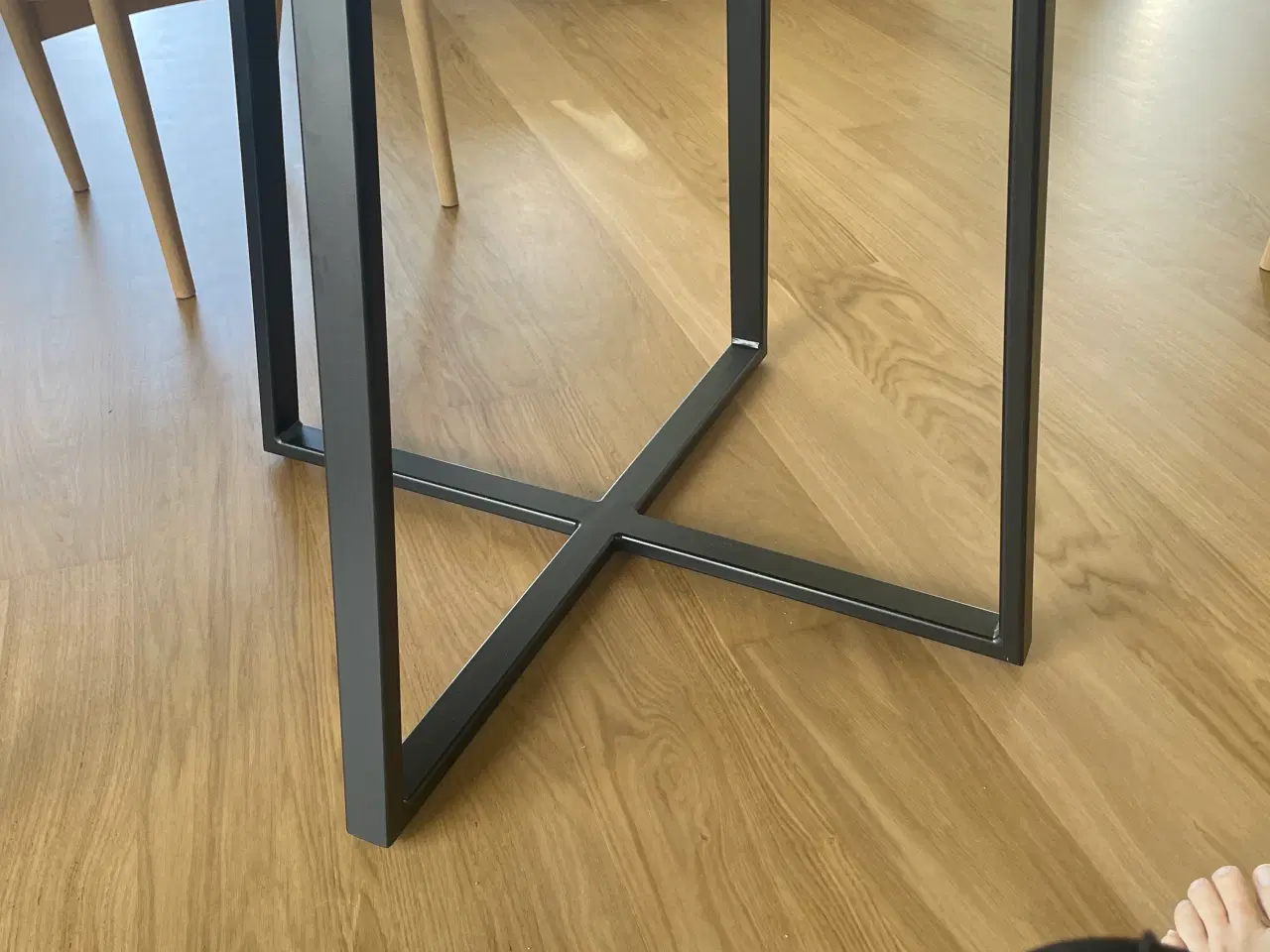 Billede 4 - Spisebord i massiv træ