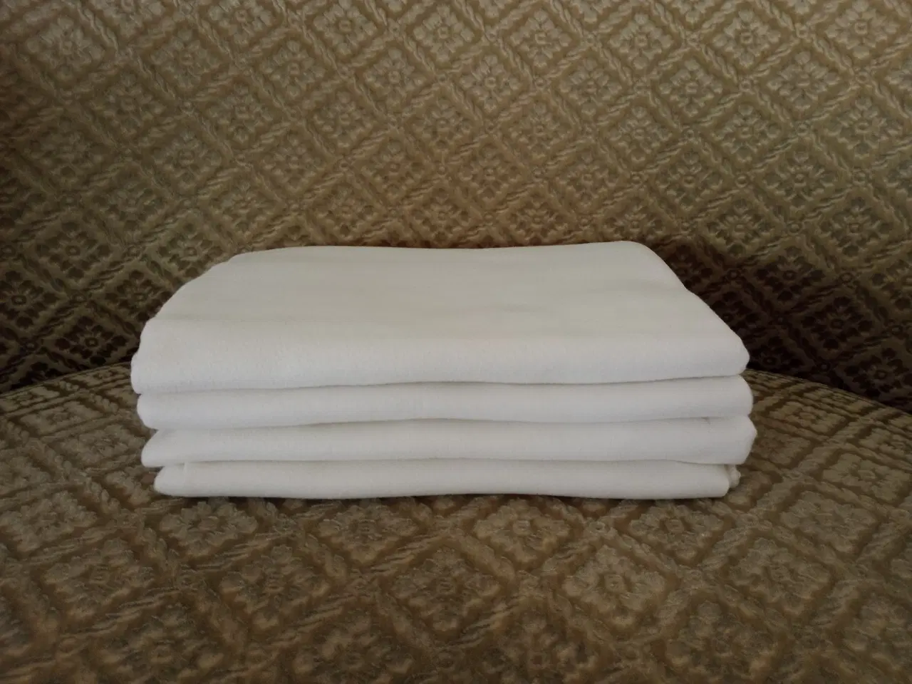 Billede 1 - 4 hvide Fleece tæpper 30 kr. Hyggetid.