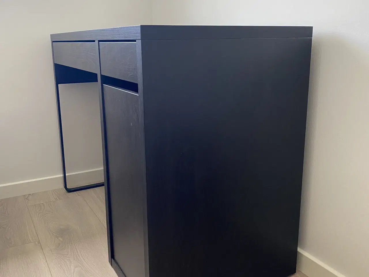 Billede 1 - IKEA Skrivebord, sortbrun 105x50 cm