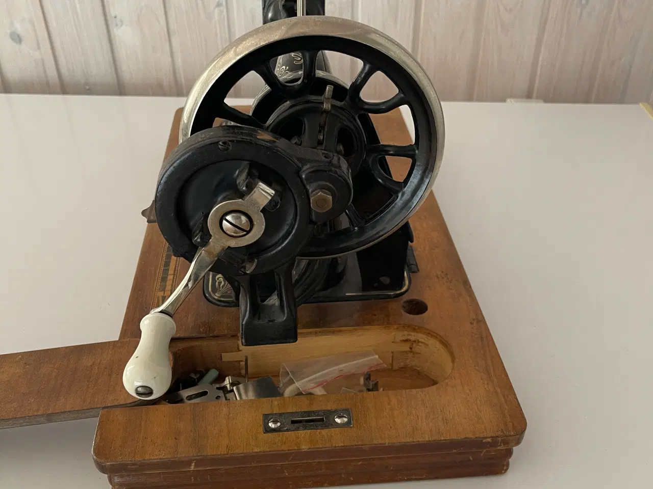 Billede 3 - Gammel symaskine