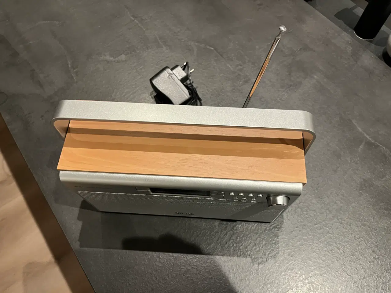 Billede 3 - Dette er en Philips AE5220B transportabel DB radio