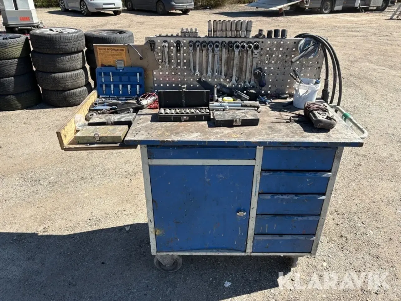 Billede 8 - Værkstedsvogn med indhold