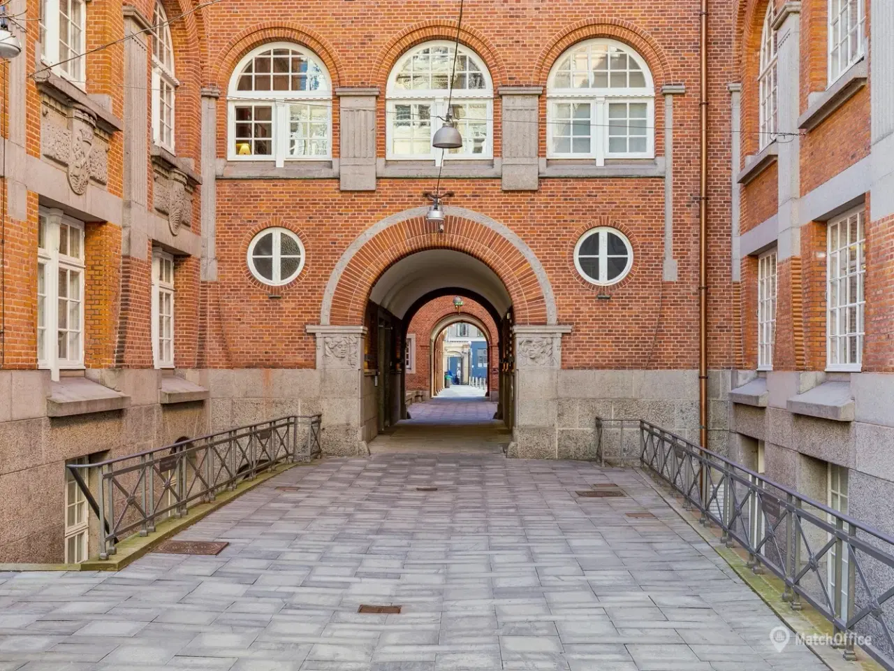 Billede 1 - 779 m² LEJEMÅL & 50 m² tagterrasse. Eksklusivt lejemål med udsigt over byens tage