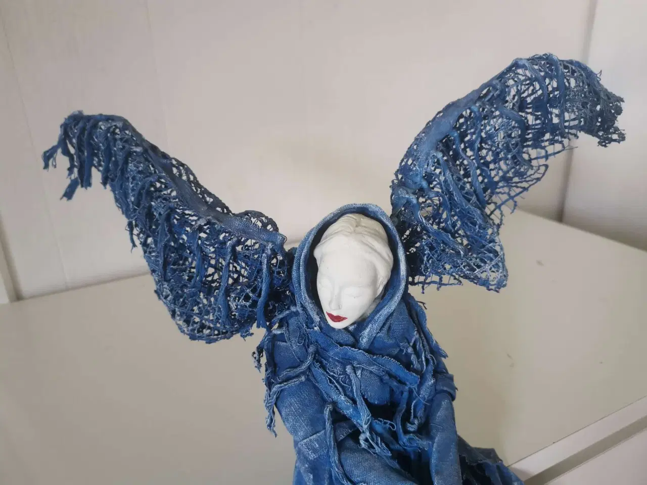 Billede 11 - 💙 Blå Engel – Håndlavet Kunstværk 🕊️