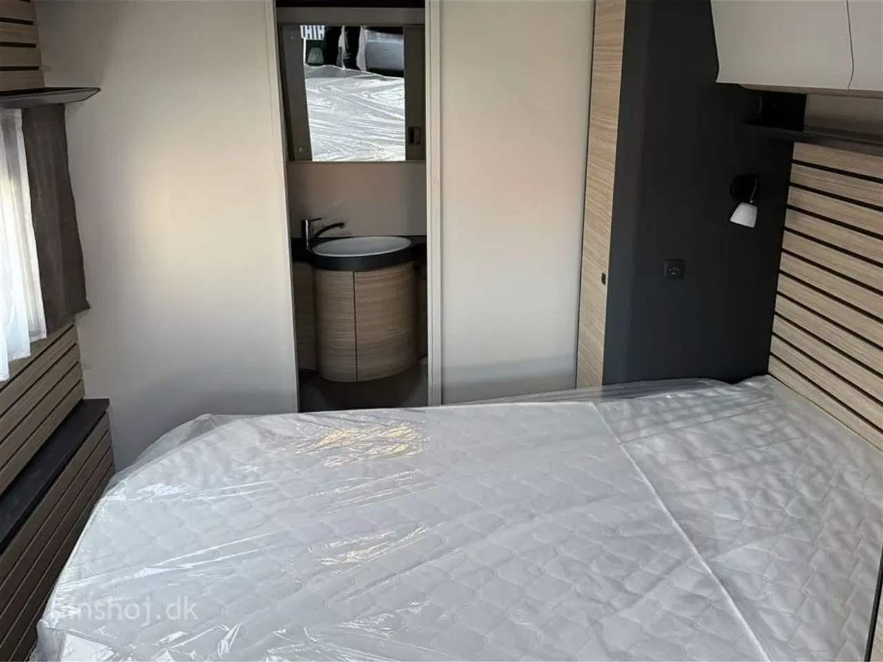 Billede 10 - 2026 - Hobby Maxia 660 WQM Lækker Hobby med fritstående dobbeltseng og front køkken fra Hinshøj Caravan