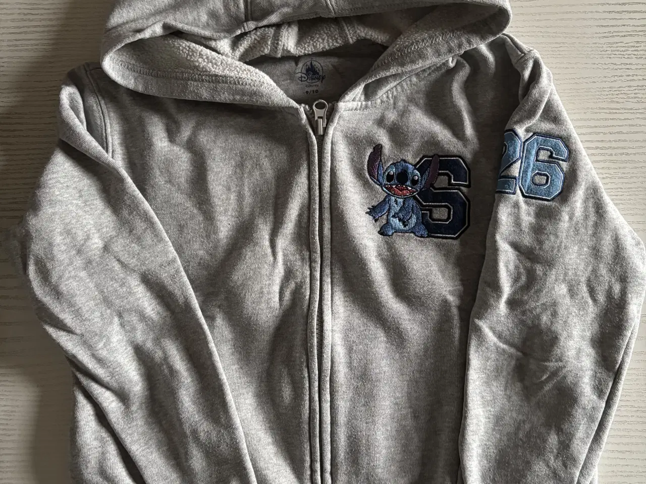 Billede 1 - Trøje med hætte, Disney , str. 140, Str.8-10 år