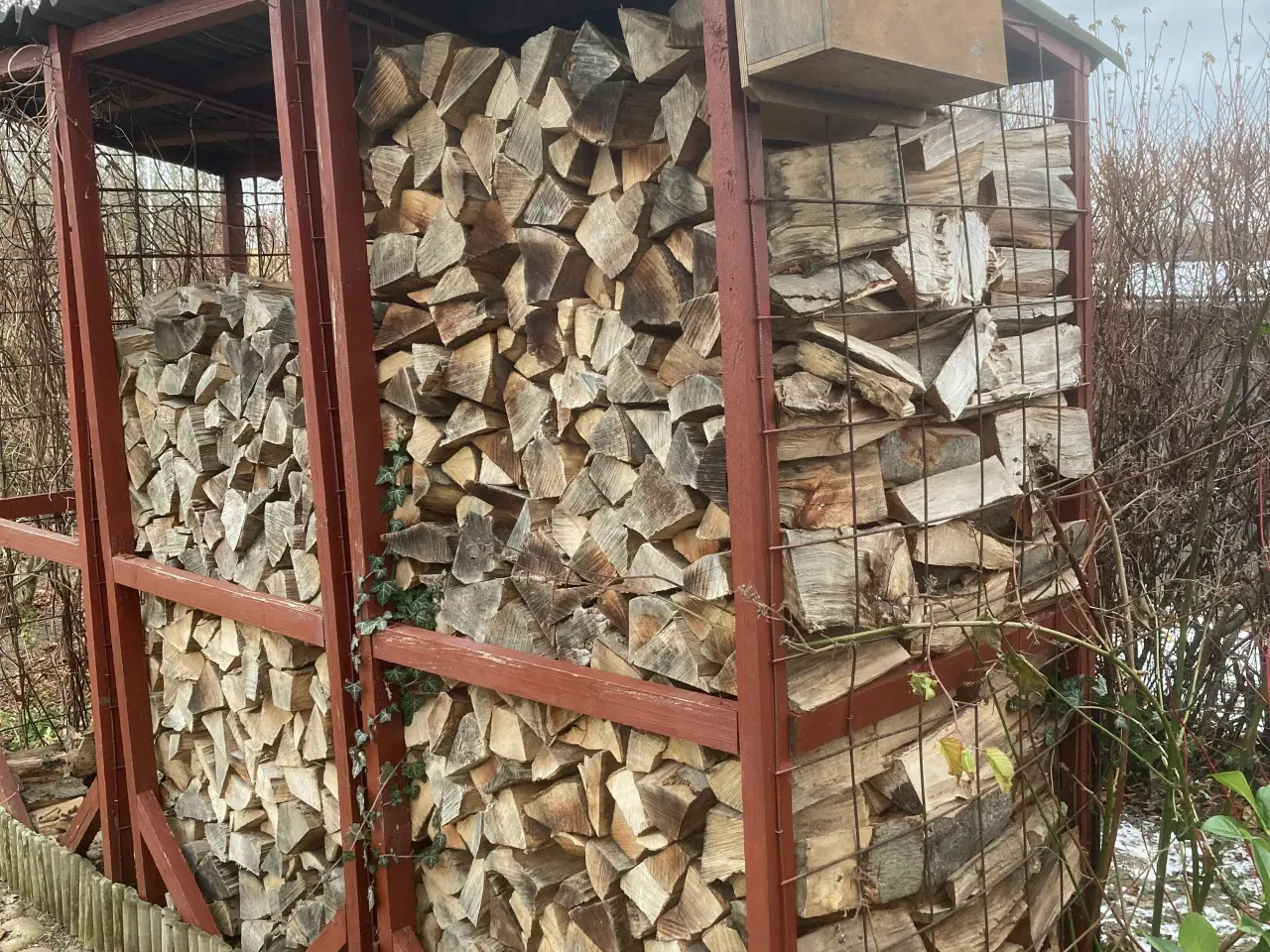 Billede 1 - Opbevaring til brænde