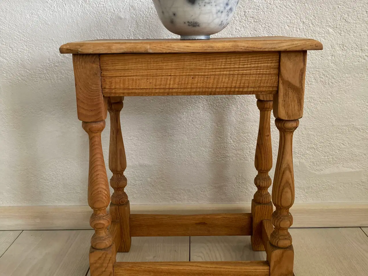 Billede 4 - Dansk 60’er snedkerbord, sidebord, lampebord i fyr