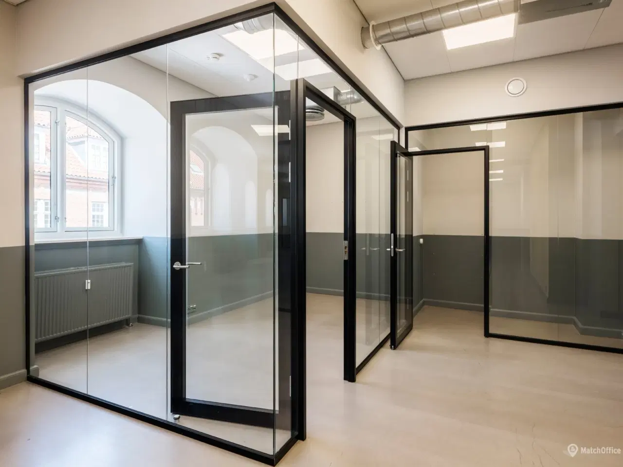 Billede 13 - Charmerende kontor med industriel vibe