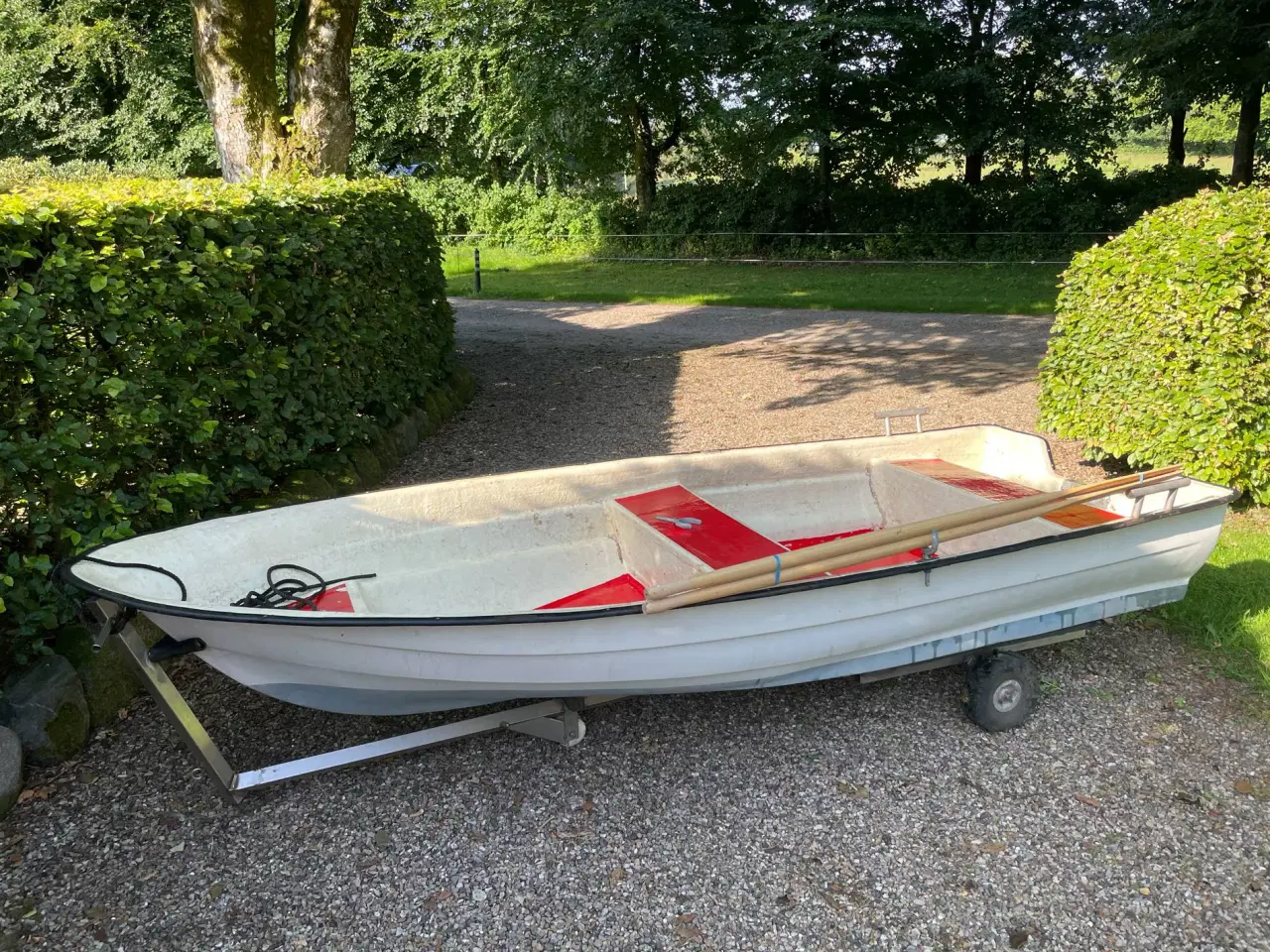 Billede 1 - Båd med påhængsmotor. mm.