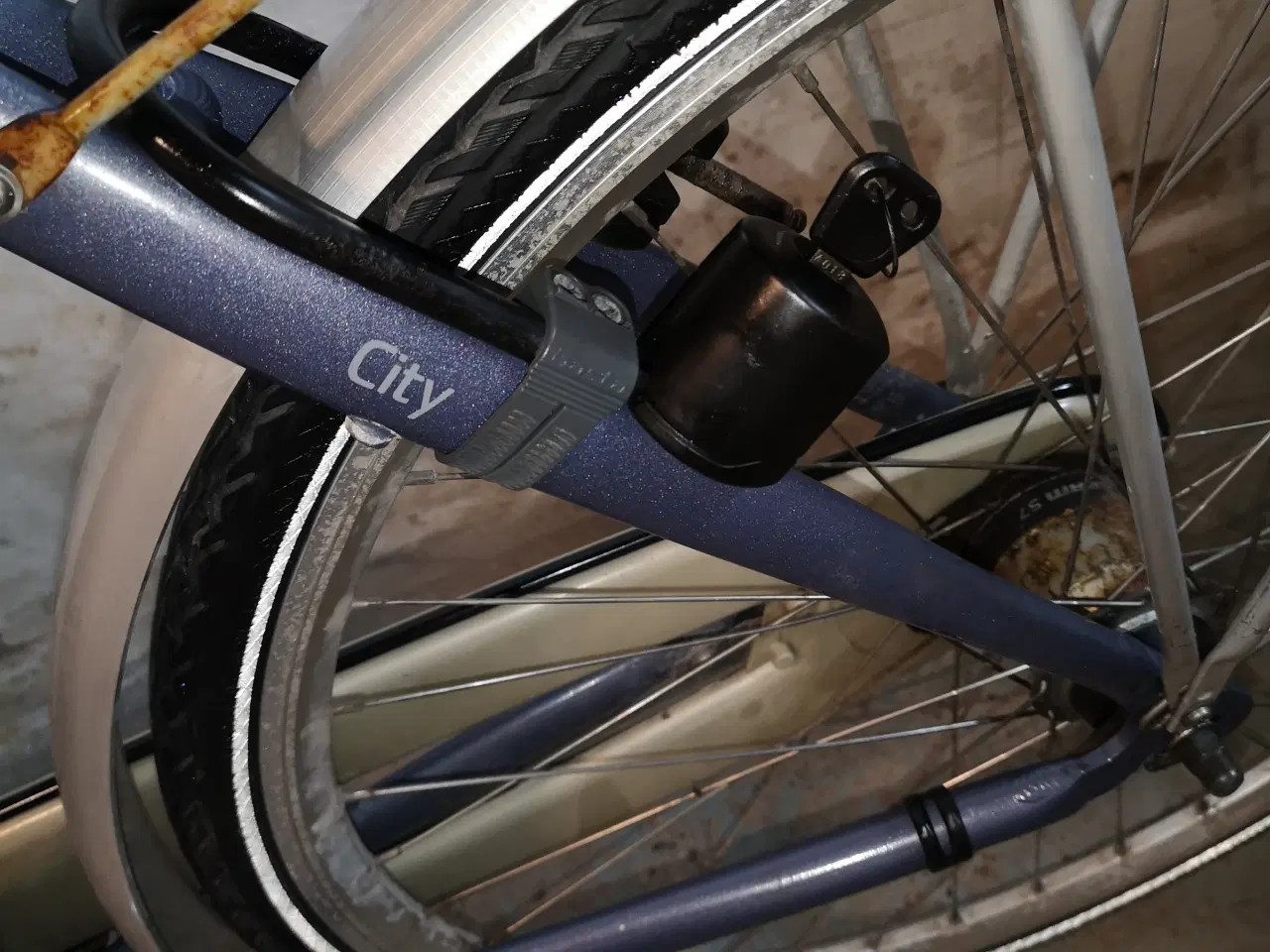 Billede 2 - KILDEMOES 28" 52 cm høj ny dæk, 7 gear, Løs 1 nøgl