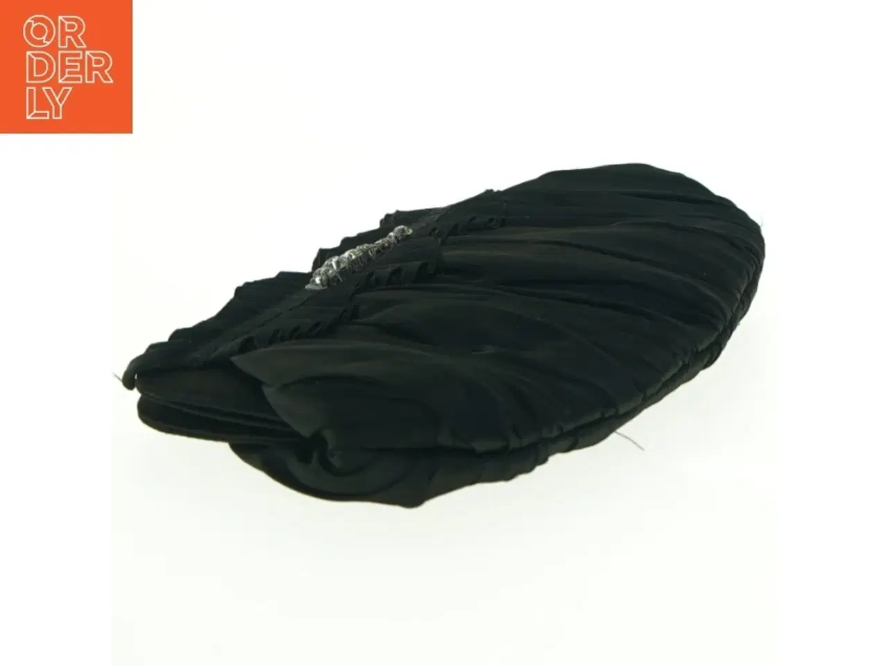 Billede 2 - Sort satin clutch med pynt (str. 26 x 13 cm)