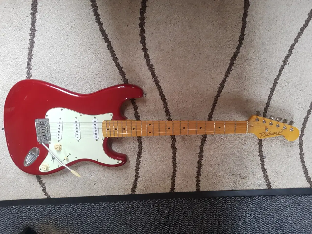 Billede 1 - Elguitar, Richwood Rød strat