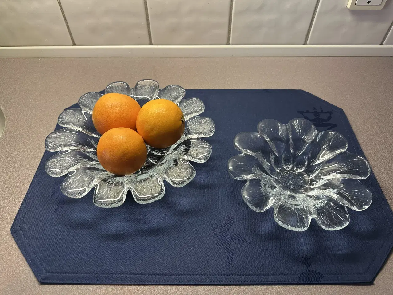 Billede 1 - Holmegaard ”Multi serie” med solsikke kant