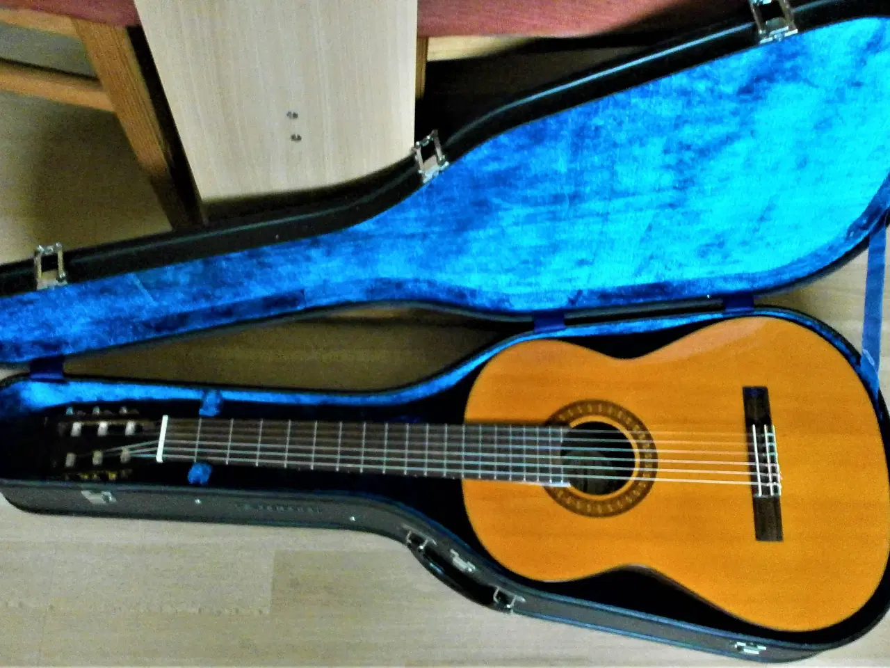 Billede 1 - Yamaha Hardcase med Santana Spansk Guitar