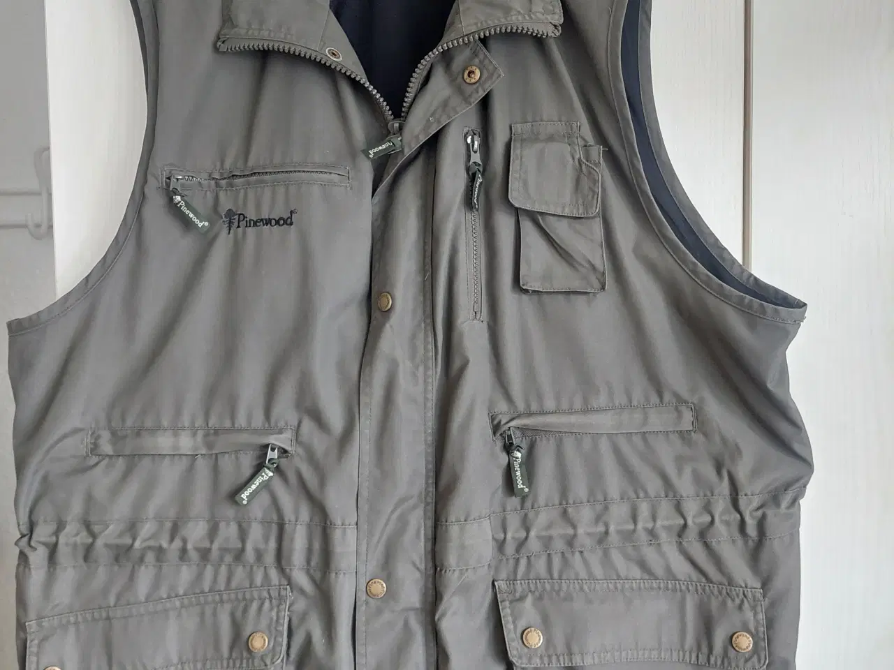 Billede 1 - Pinewood  Vest