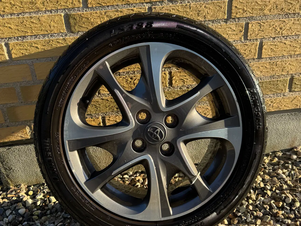 Billede 1 - Originale 16” Toyota alufælge med sommerdæk