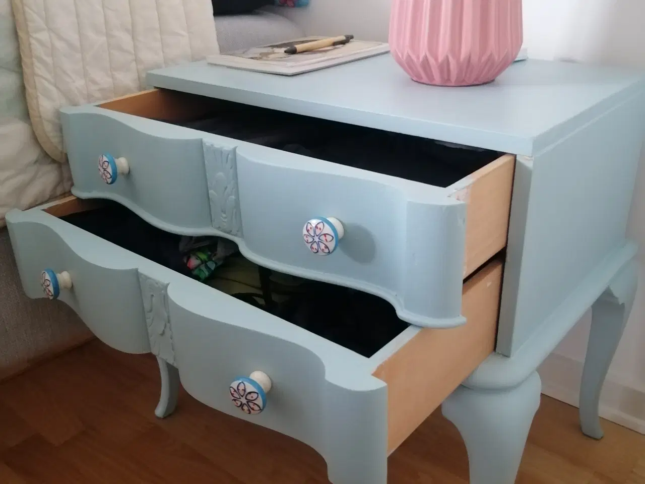 Billede 5 - 2 Sengeborde!