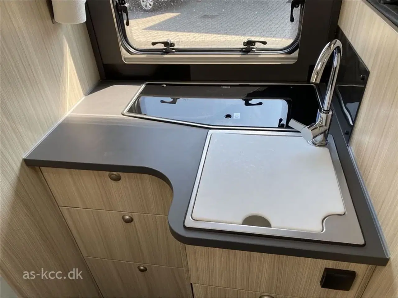 Billede 13 - 2021 - Sun Living S 75 SC   Sunl Living Autocamper med  fritstående dobbeltseng