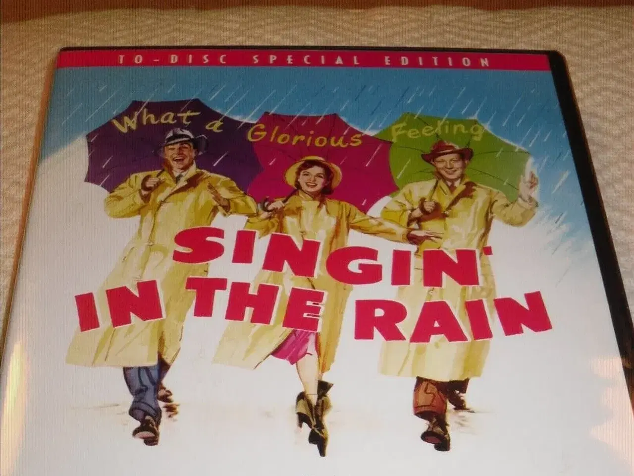 Billede 1 - Singing IN THE RAIN.