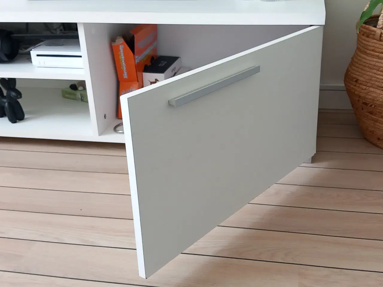 Billede 2 - Lys tv-skænk 