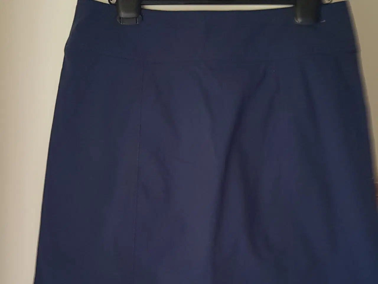 Billede 2 - nederdel med shorts