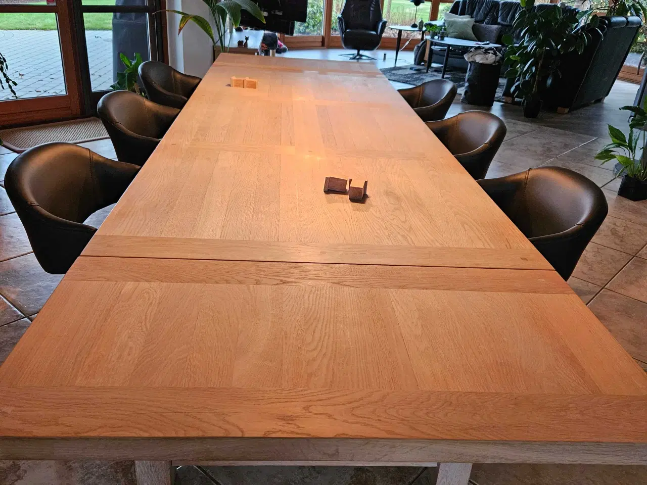 Billede 5 - Spisebord i eg med 2 tillægsplader 